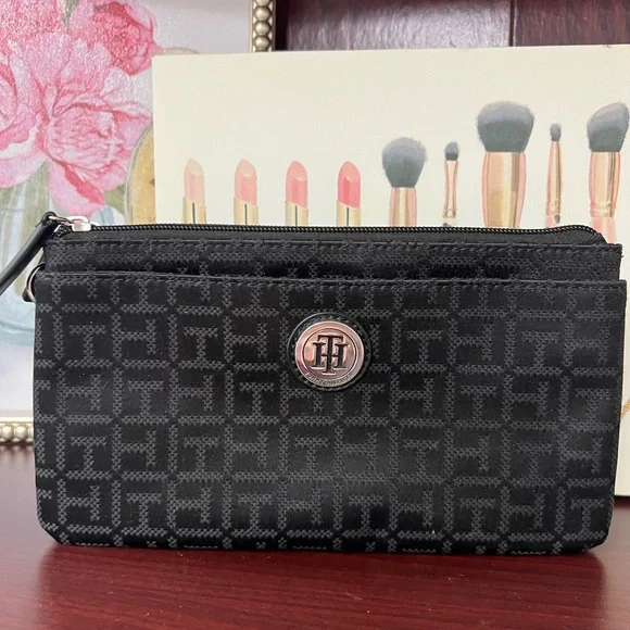 Tommy Hilfiger ❤️🔥 Black Wallet - Picture 1 of 5